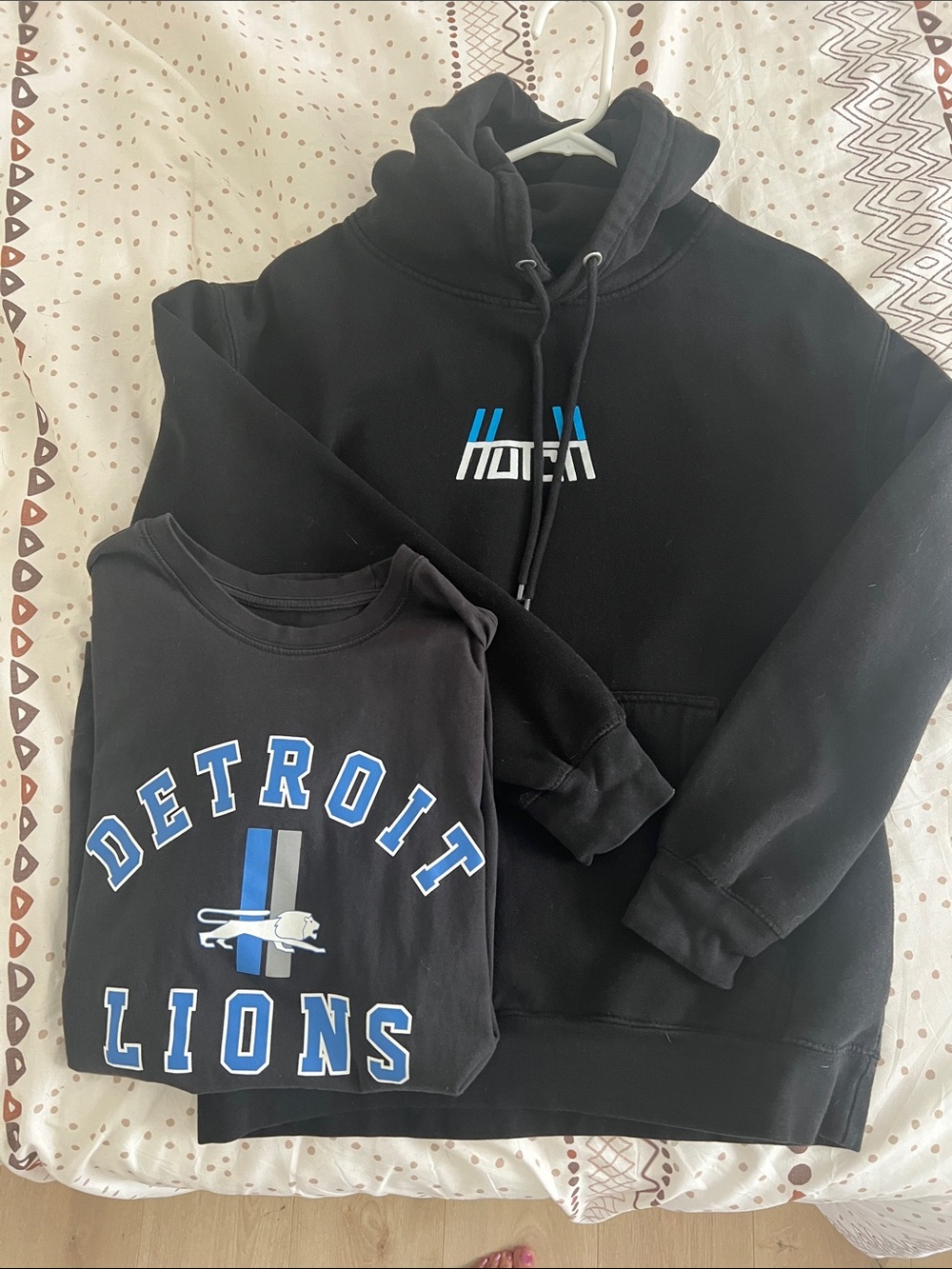 Hutch men’s Black Hoodie & Detroit Lions Black Tee Set with Blue Accents size M